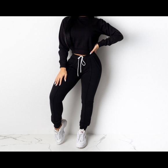 Round collar long sleeve 2 piece set - Picture 1 of 4